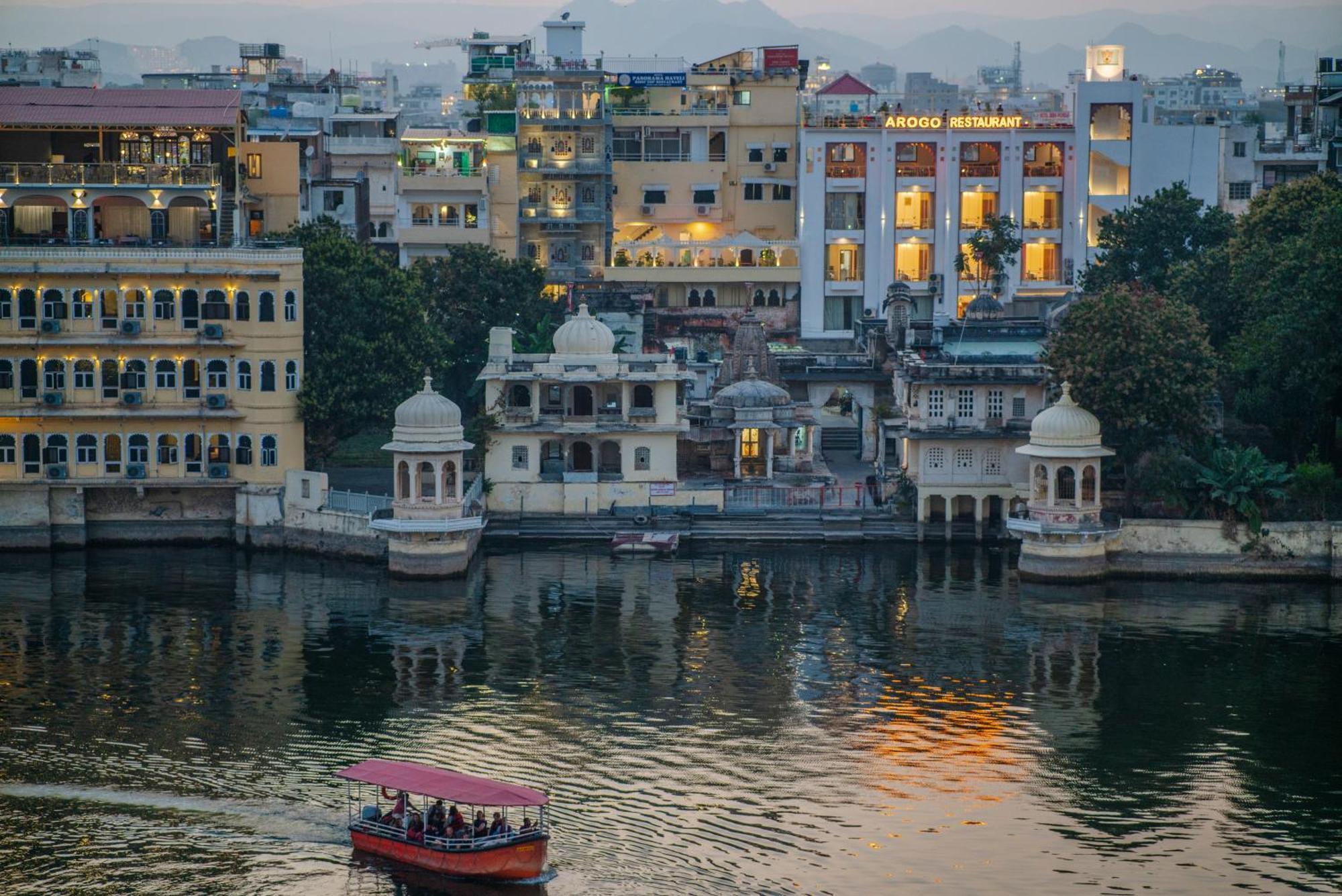 Dera Pichola- A Lake Facing Boutique Hotel Udaipur Exterior photo