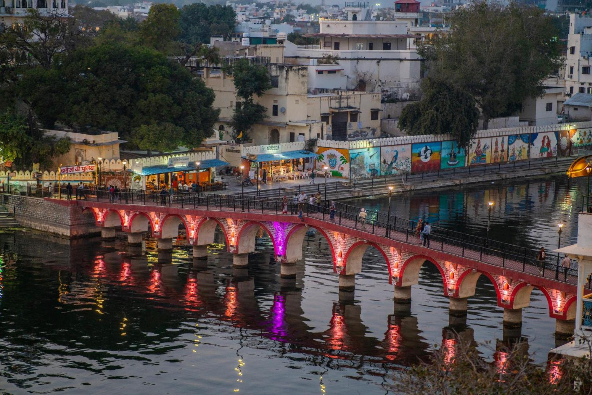 Dera Pichola- A Lake Facing Boutique Hotel Udaipur Exterior photo