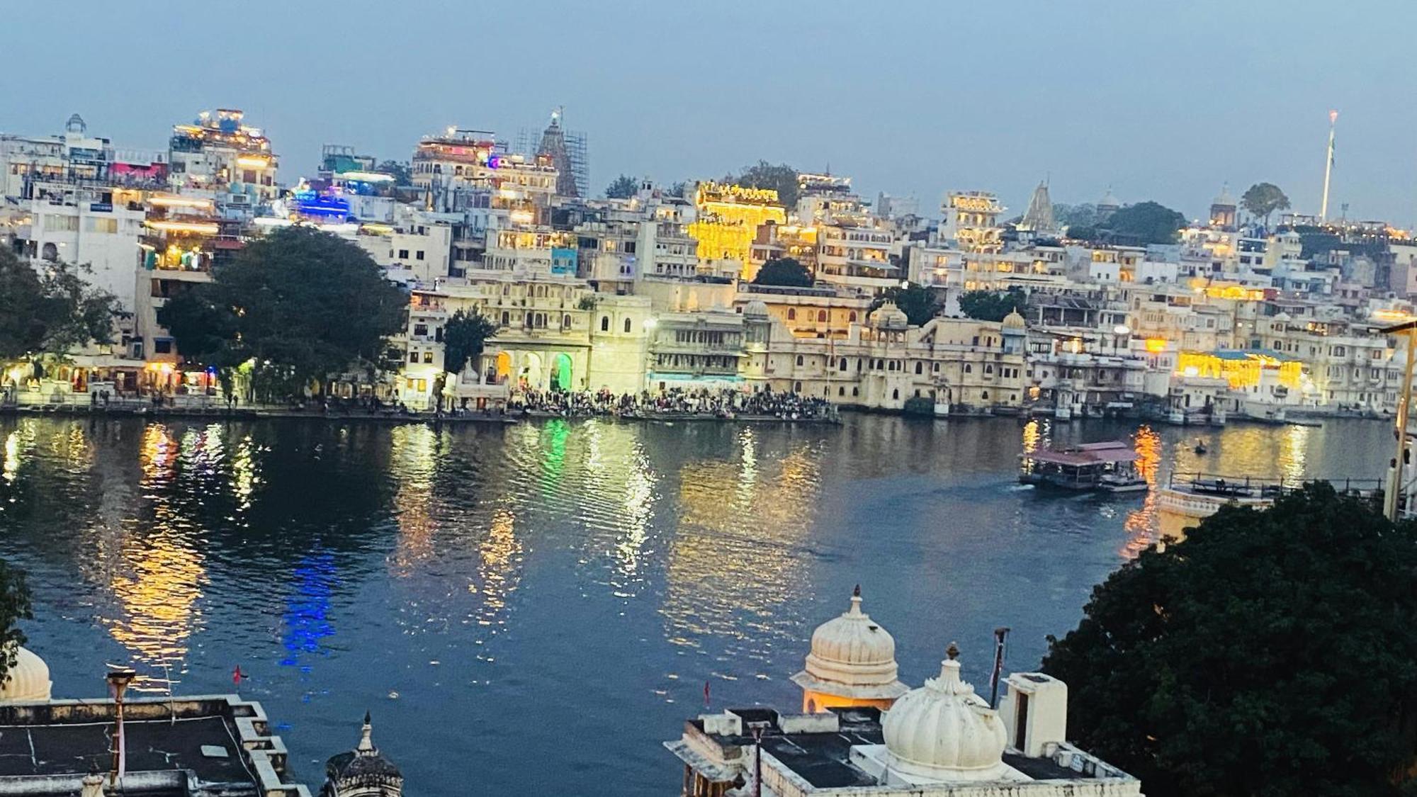 Dera Pichola- A Lake Facing Boutique Hotel Udaipur Exterior photo
